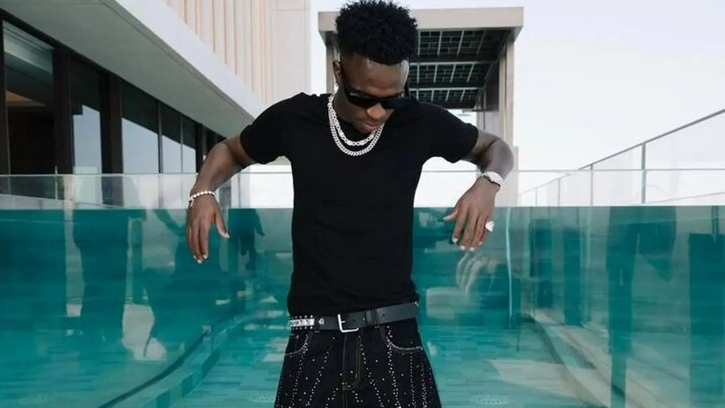 وینیسیوس از مادرید فرار کرد و با نامزدش به دبی رفت! (عکس)