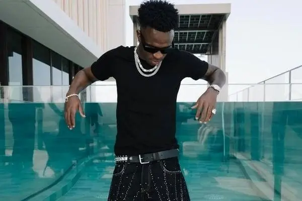 وینیسیوس از مادرید فرار کرد و با نامزدش به دبی رفت! (عکس)