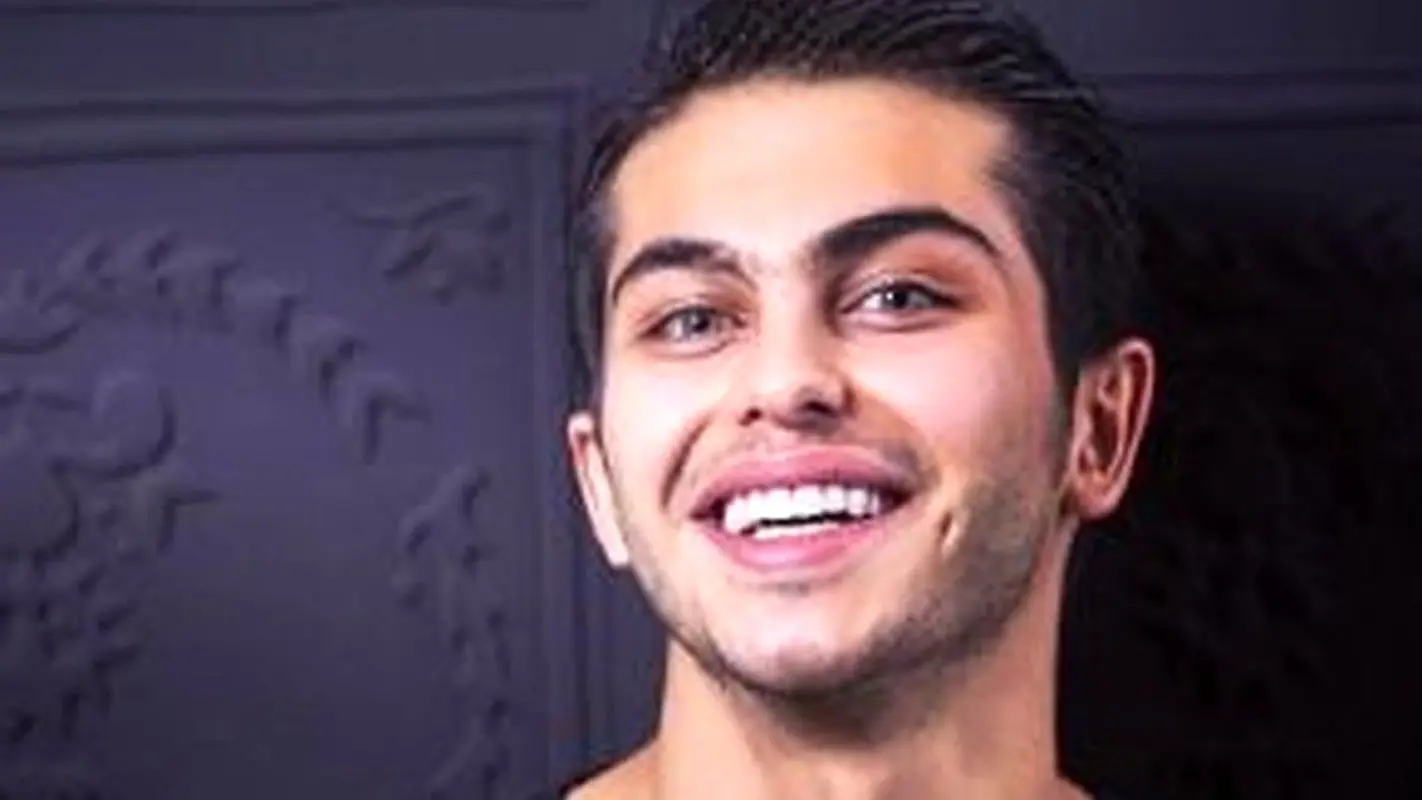 استایل جنجالی ارسلان قاسمی با گوشواره مردانه و زنجیر طلای خاص!