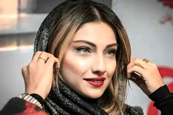 عکس تغییر چهره محیا دهقانی از موهای شرابی به موهای بلوند ! 