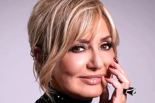 گوگوش در 26 سالگی؛ تصاویری نادر از سفر به خانه خدا!