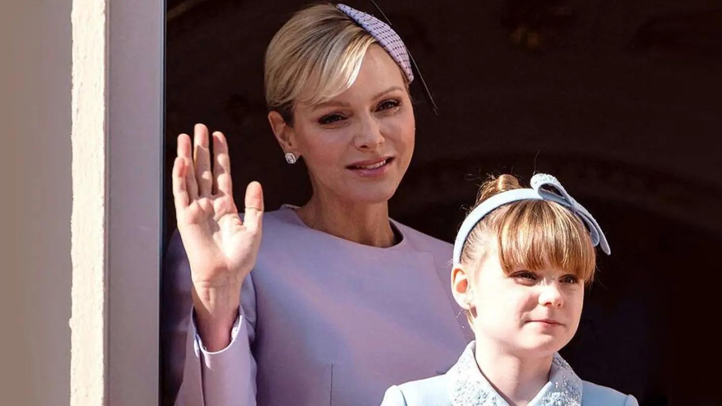 دختربچه معروفی که زیبایی اش جهانی شد / زیبایی اش به گریس کلی کشیده! (تصاویر)