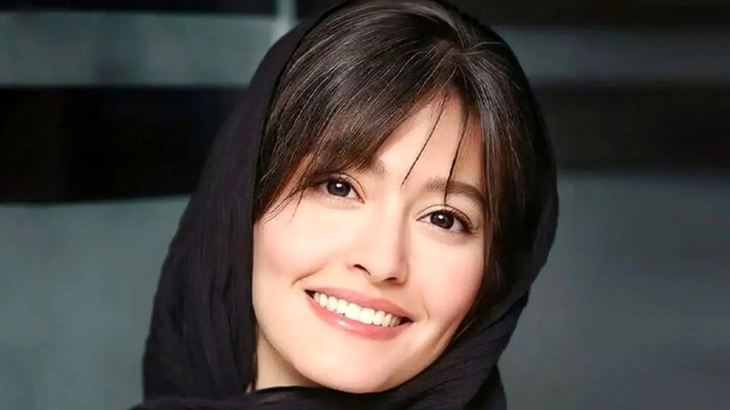 جنجال عکس جدید پردیس احمدیه و مادرش /خانم بازیگر و افاده های کریسمسی