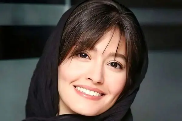 جنجال عکس جدید پردیس احمدیه و مادرش /خانم بازیگر و افاده های کریسمسی