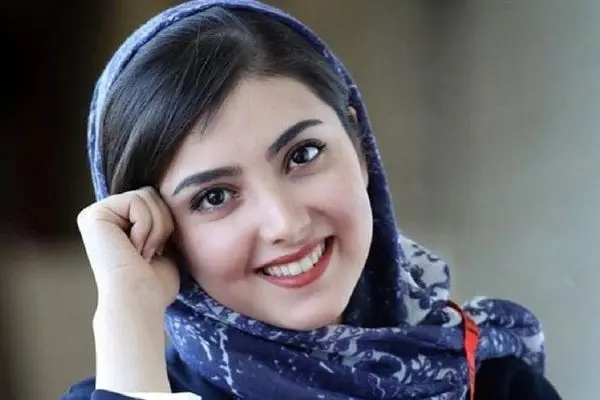 چیدمان فوق‌العاده اتاق زیبا کرمعلی؛ از گلدان‌های خاص تا تابلوهای هنری!