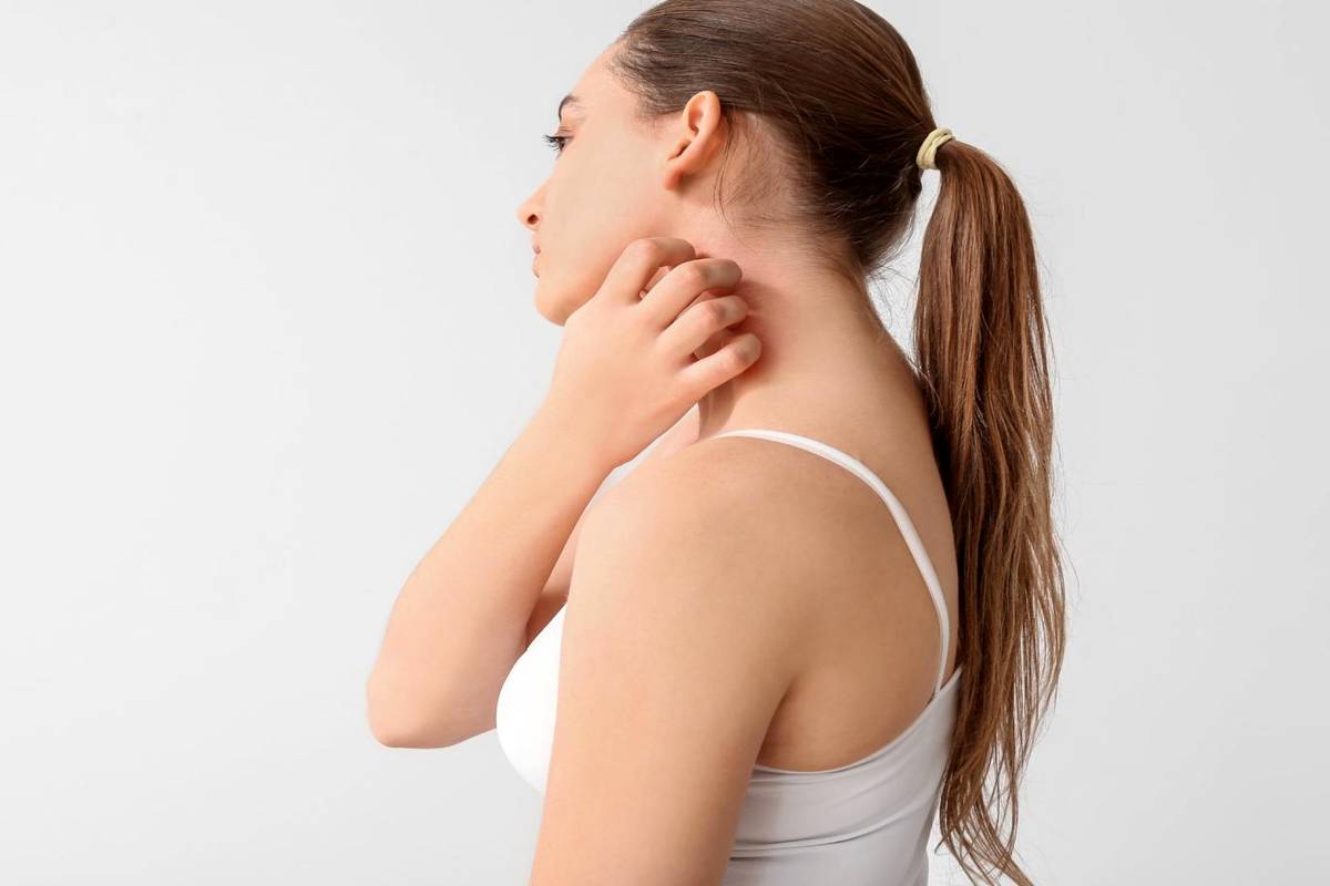 پژوهش جدید: خاراندن پوست به کاهش باکتری‌ها کمک می‌کند