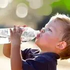 میزان نیاز روزانه کودکان به آب در سنین مختلف