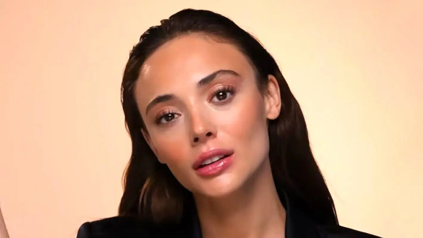 جلب توجه بازیگر ترک با شلوار پلنگی (عکس)