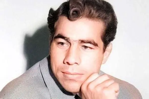 عکس جنجالی پهلوان تختی در آغوش مادر/ راز زنی به نام شهلا چه بود؟