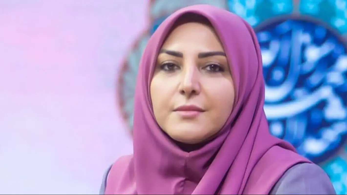 عکس دیده نشده از المیرا شریفی مقدم خارج از تلویزیون / استایل شیک با دامن