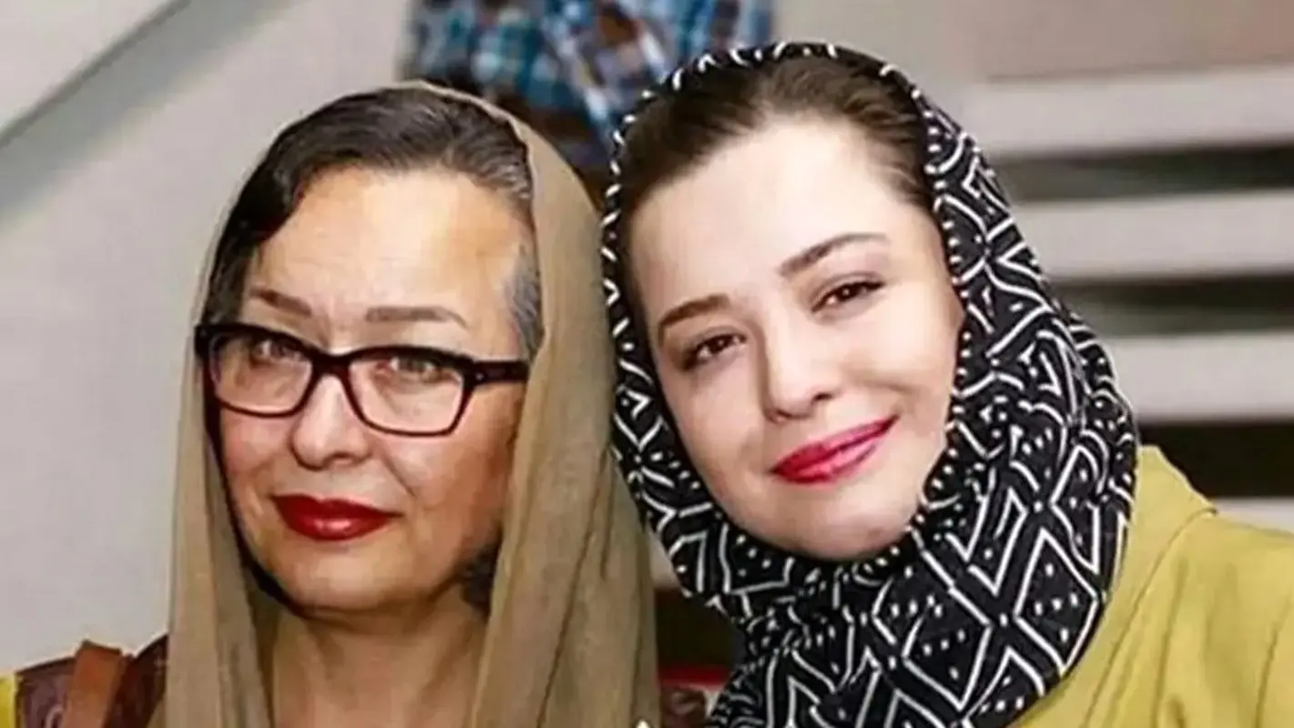 می دانید مادر این خانم بازیگر کیست؟ + عکسی از خانم بازیگر چشم رنگی در آغوش پدر