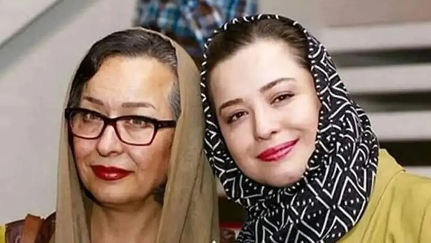 می دانید مادر این خانم بازیگر کیست؟ + عکسی از خانم بازیگر چشم رنگی در آغوش پدر