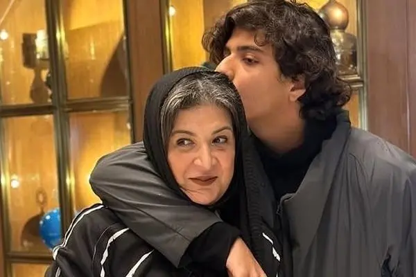 چیدمان شگفت‌انگیز منزل ریما رامین‌فر و پسر خوش‌تیپش، با مبلمان چرمی لوکس و فرش‌های ابریشمی