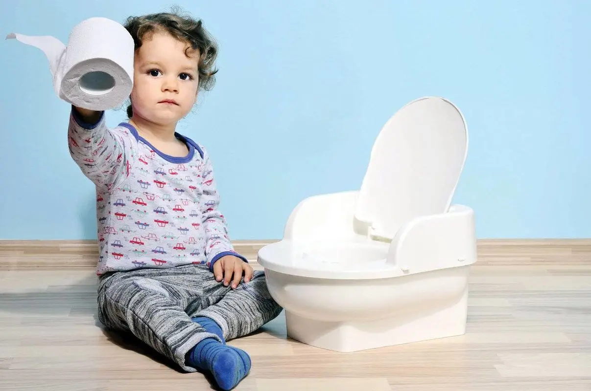 چرا کودکان دچار یبوست میشوند؟/ معرفی چند خوراکی برای درمان