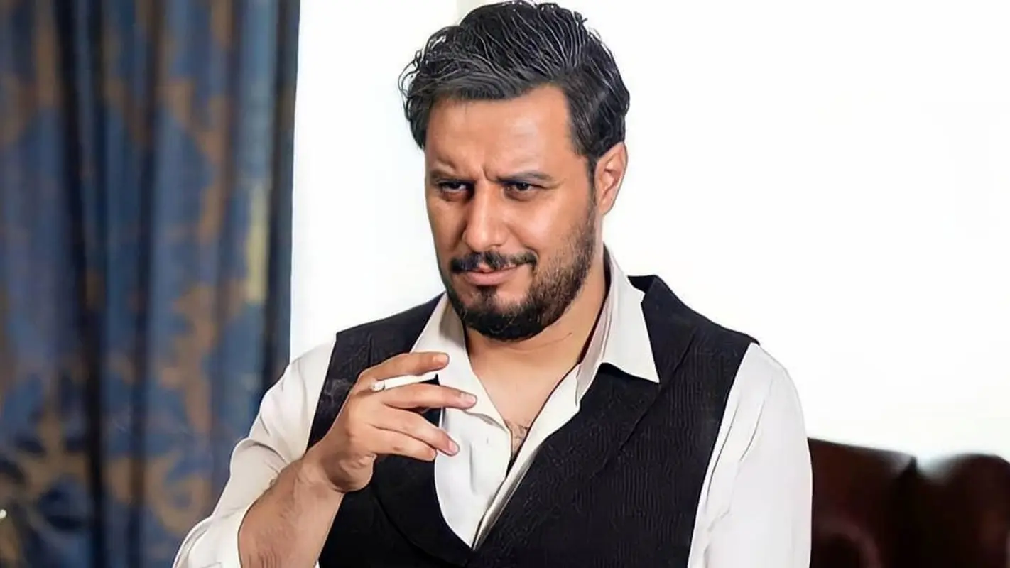 استایل شیک و جدید جواد عزتی در اکران سریال جدیدش (عکس)