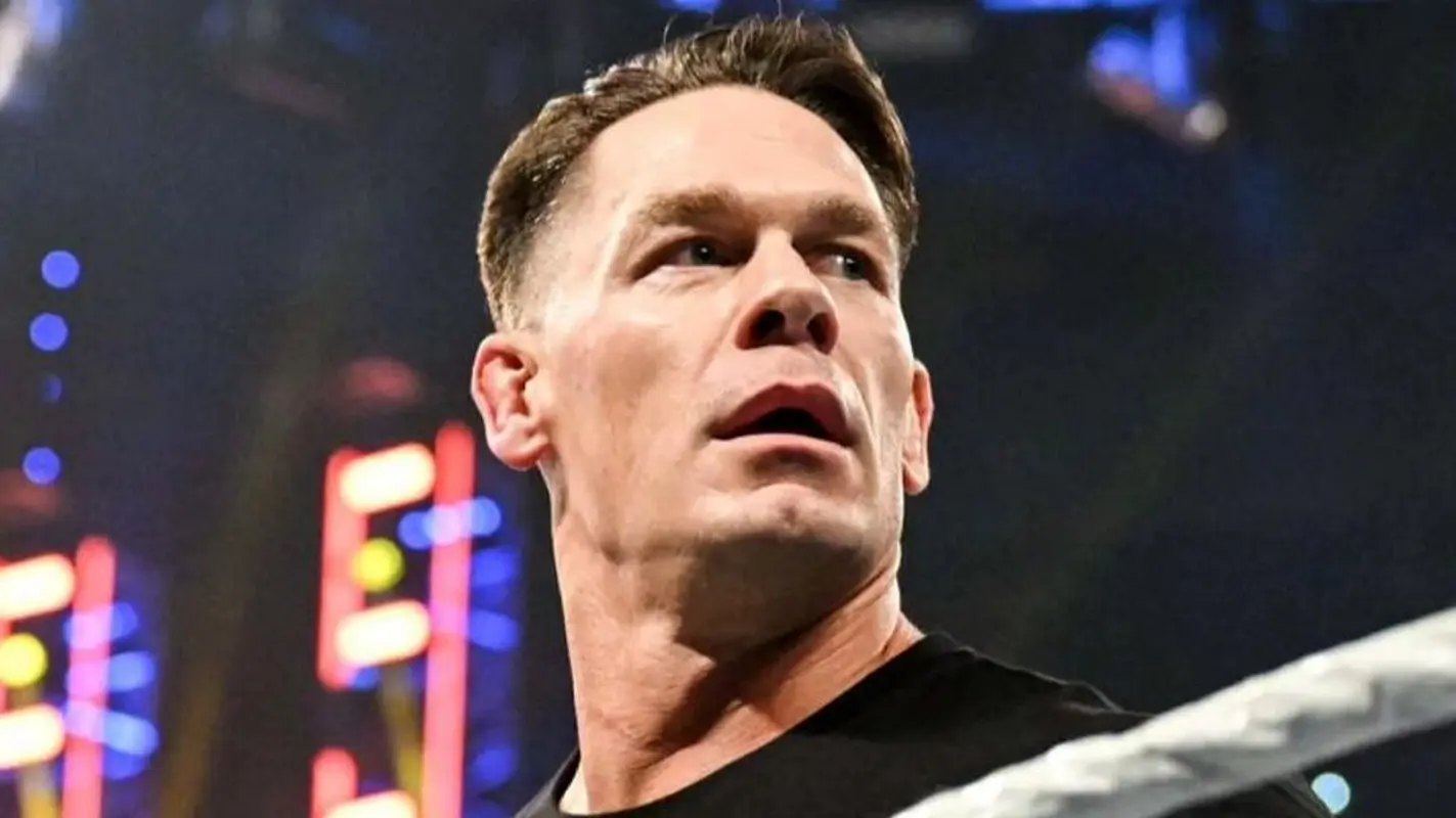 جان سینا با استایل عجیب و متفاوت؛ دامن و جوراب شلواری! + عکس