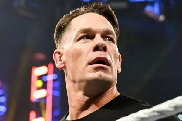 جان سینا با استایل عجیب و متفاوت؛ دامن و جوراب شلواری! + عکس