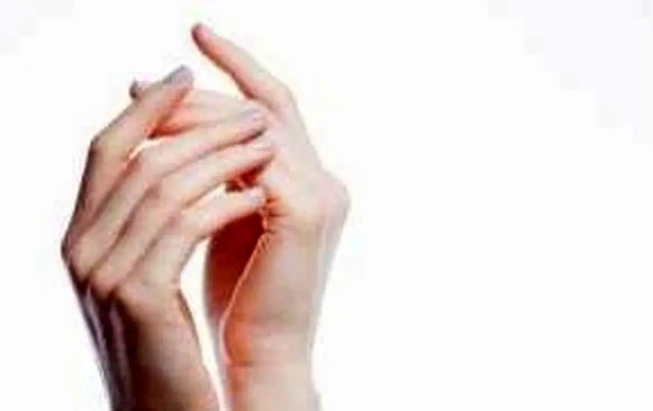 علت بو دادن ناخن‌ها چیست؟