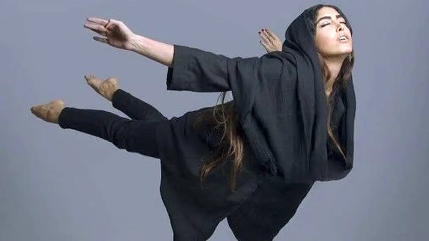 عکس شوکه کننده از ساناز طاری / ژستی که از خانم بازیگر بعید بود !