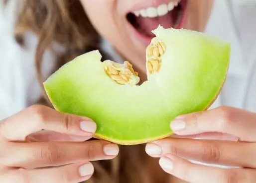 آیا خوردن خربزه در بارداری برای جنین ضرر دارد؟