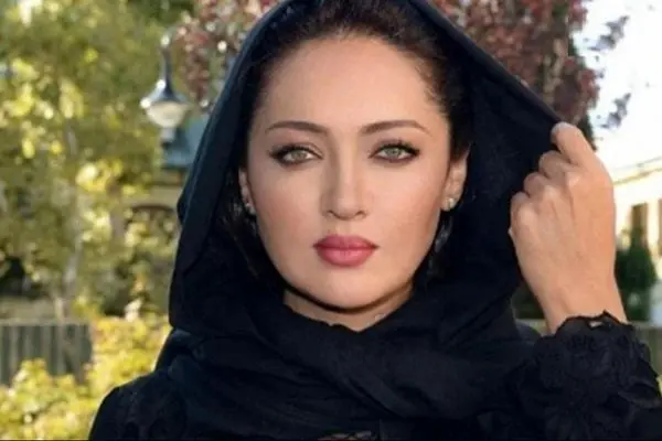 نیکی کریمی با تغییر چهره‌ای جذاب! 54 ساله اما همچنان در کنار ستاره‌ها
