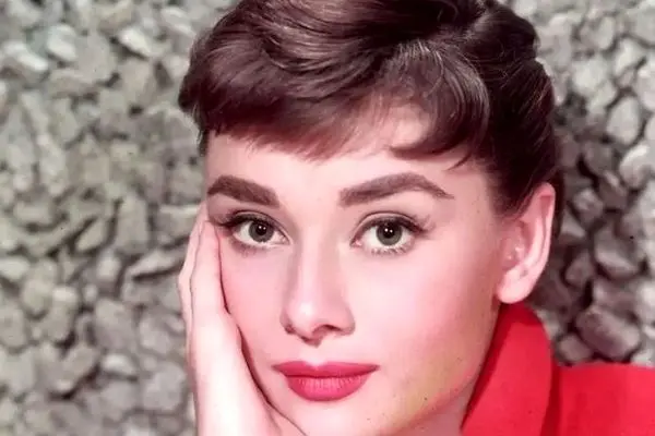 چهره این زن زیبارو چگونه در قلب تاریخ جاودانه شد؟