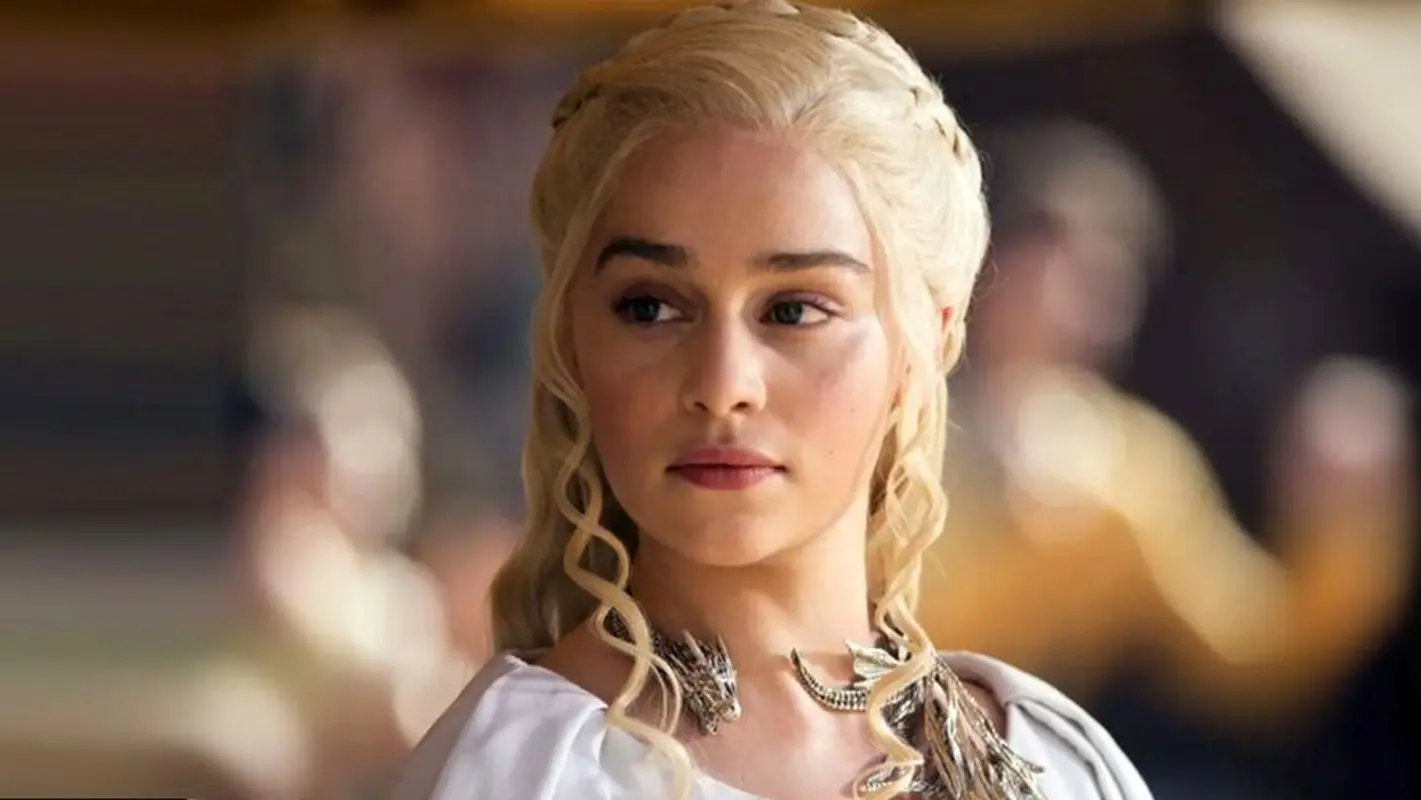 گرم‌ترین و شیک‌ترین لباس‌های مادر اژدها که همه را شوکه کرد!