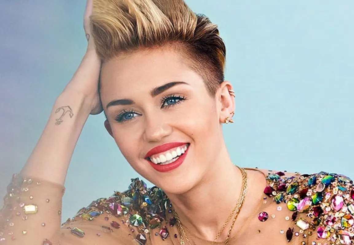 این خواننده خاص ترین صدا را بین خواننده های زن دارد / راز صدای زیبای مایلی سایرس چیست؟