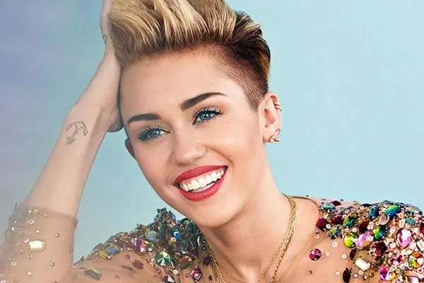 این خواننده خاص ترین صدا را بین خواننده های زن دارد / راز صدای زیبای مایلی سایرس چیست؟