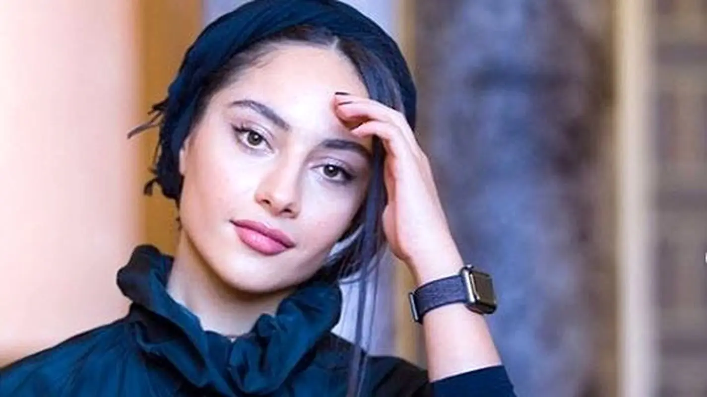 استایل و انرژی مثبت ترلان پروانه؛ بازیگر جوان ایرانی در قاب دانشگاهی