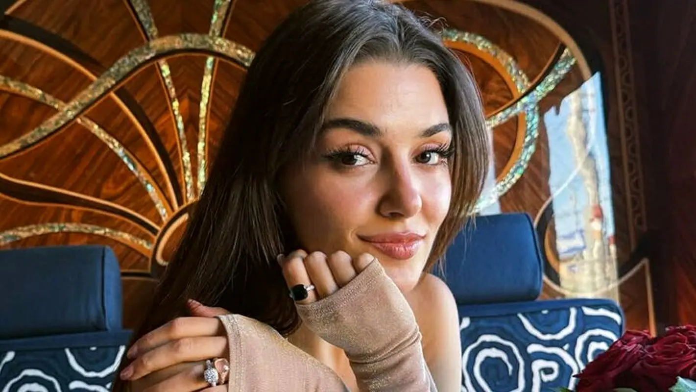 بوت های زیبای هانده ارچل در خیابان های پاریس (عکس)