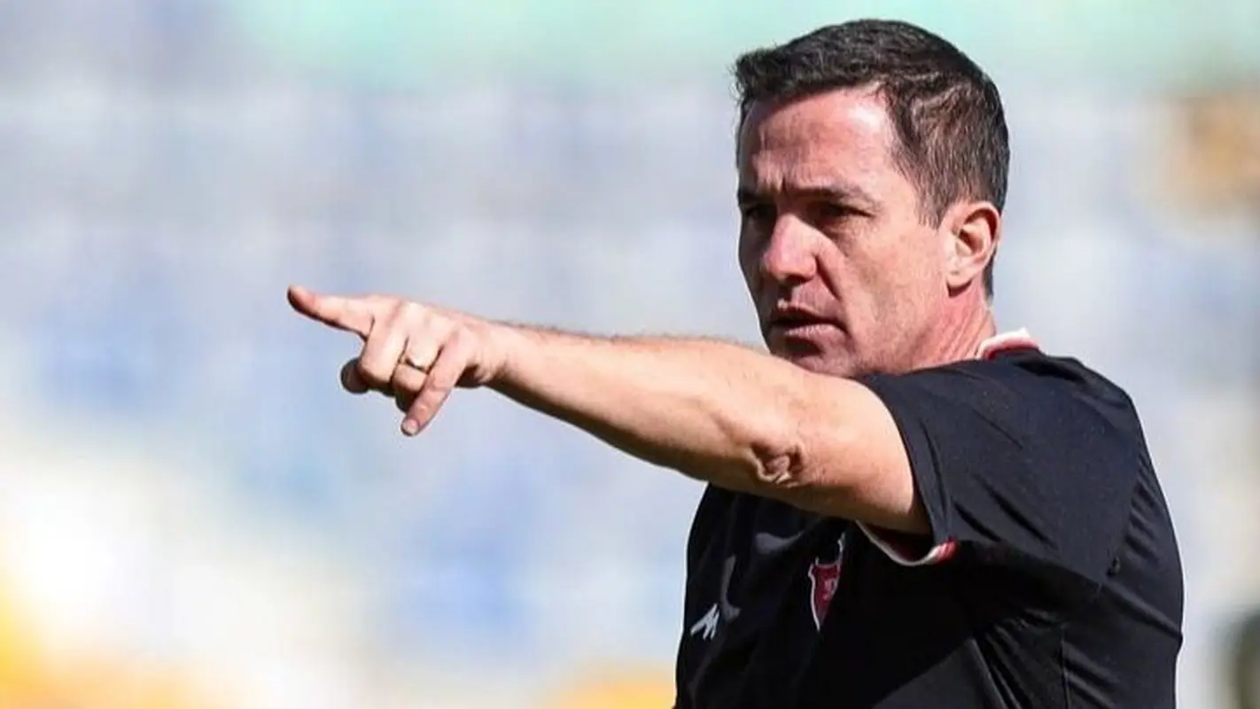 لحظات عاشقانه سرمربی پرسپولیس کنار همسرش در دبی (عکس)