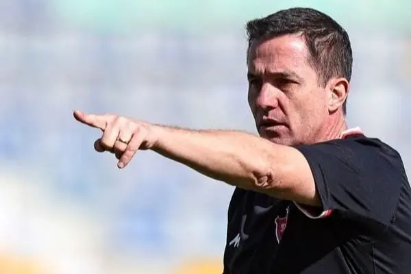 لحظات عاشقانه سرمربی پرسپولیس کنار همسرش در دبی (عکس)