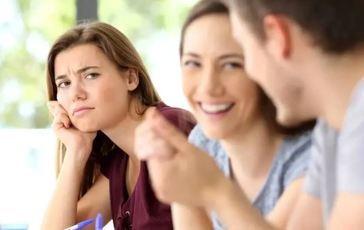 شوهرم مدام از بقیه زن ها تعریف میکند، چکار کنم؟