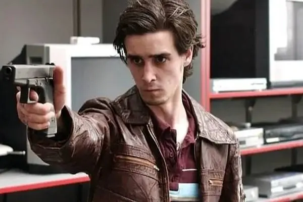 خودکشی بازیگر معروف / خودش را دار زد (عکس)