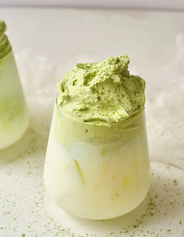 طرز تهیه دالگونا ماچا لاته: نوشیدنی تابستانی پر انرژی و آرامش‌بخش
