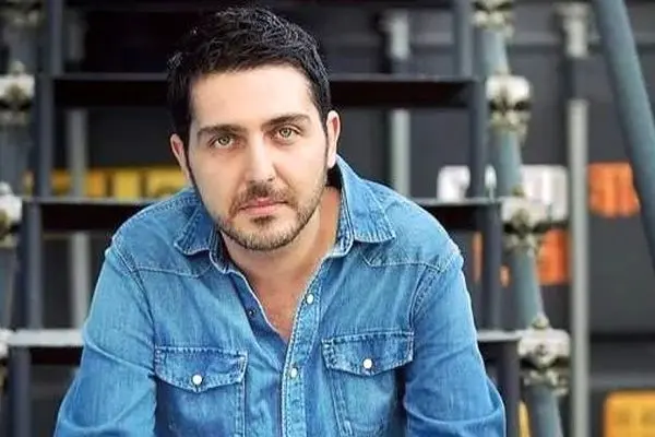 مادرم راز موفقیت من است؛ صحبت‌های ترسناک این بازیگر درباره موهایش + عکس کودکی