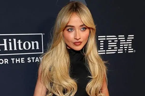 پاییز نیویورک با ظرافت استایل سابرینا کارپنتر جذاب‌تر شد!