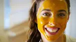 ماسک شیر و زردچوبه: رازی برای پوستی درخشان و طبیعی
