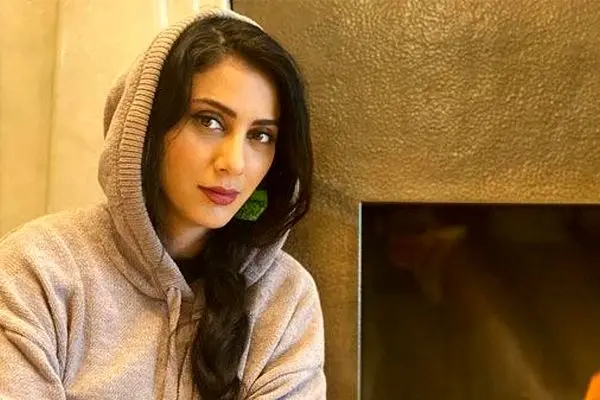 لباس عروس مونا فرجاد چه داستانی پشت پرده داشت؟! او مجرد است!