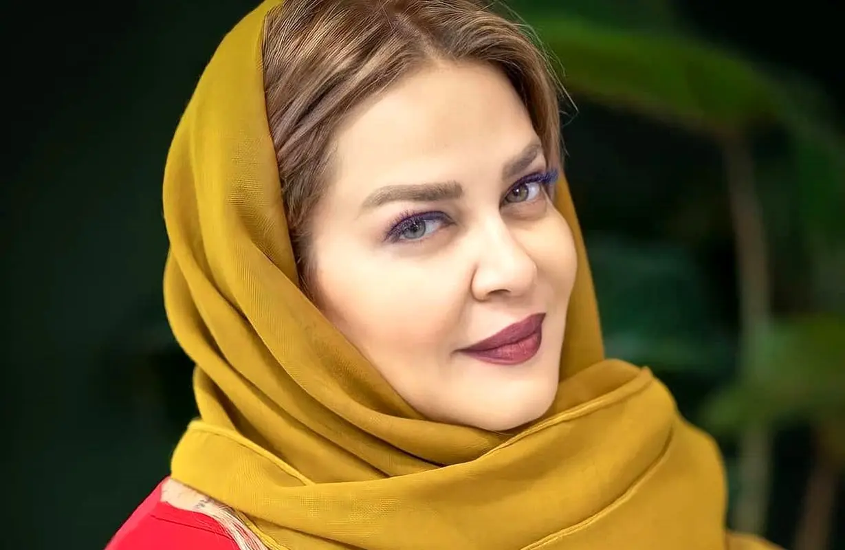 استایل زمستانی عجیب بهاره رهنما سوژه شد / تیپ سفید و مشکی خانم بازیگر + عکس