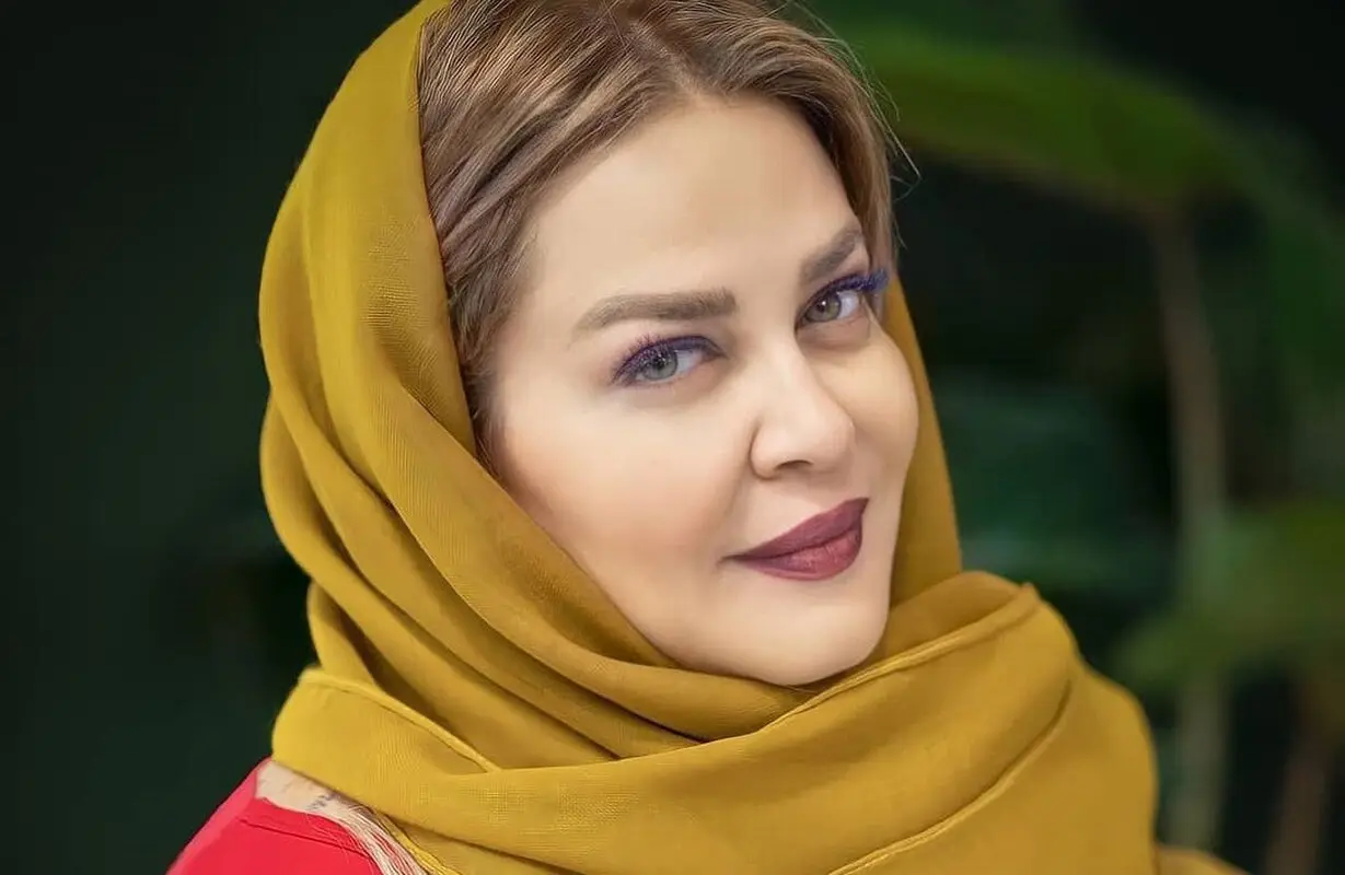 استایل زمستانی عجیب بهاره رهنما سوژه شد / تیپ سفید و مشکی خانم بازیگر + عکس
