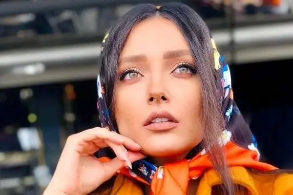 استایل خیلی خفن آوا سریال شغال در کنار مادرش / نورا محقق کیست ؟ + عکس ها و بیوگرافی