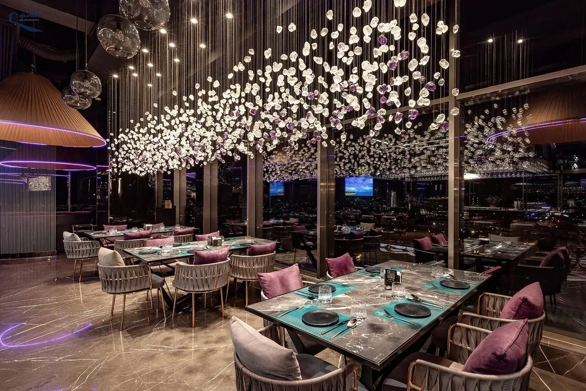 در رستوران فوتبالیست معروف تخته شد!