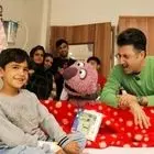 عیادت جناب‌خان از کودکان مجروح جنگ