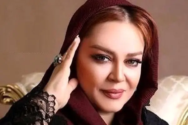 استایل مشکی و محجبه بهاره رهنما روی صحنه تئاتر