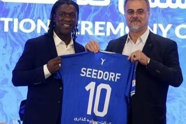 مشاور گران قیمت استقلال بیکار و بیعار می چرخد و با اسطوره یونایتد عکس می گیرد! (تصویر)