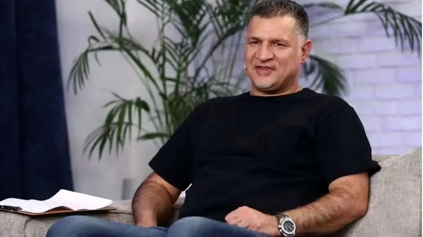 نوستالژی ؛ علی دایی سبیلو، در اوج جوانی روی جلد یک نشریه (عکس)