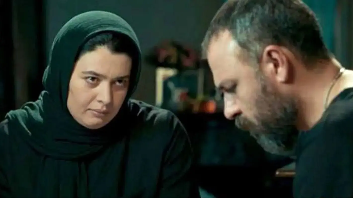 ژیلا شاهی کیست؟ زندگی بازیگر چشم رنگی سریال پوست شیر از مهاجرت تا نقش جنجالی!