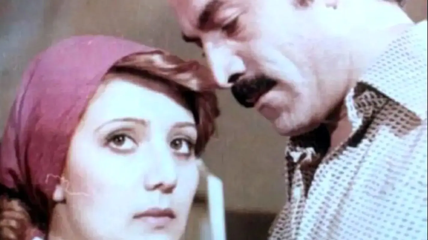 عکس خیره کننده از کودکی زیباترین خواننده زن ایرانی ؛ نوش آفرین در دهه 40